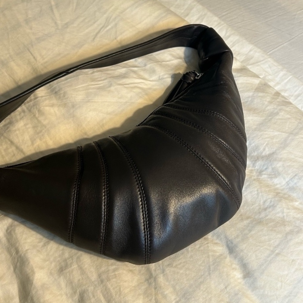 Lemaire Stylish Black Leather Sling Bag - Picture 2 of 6